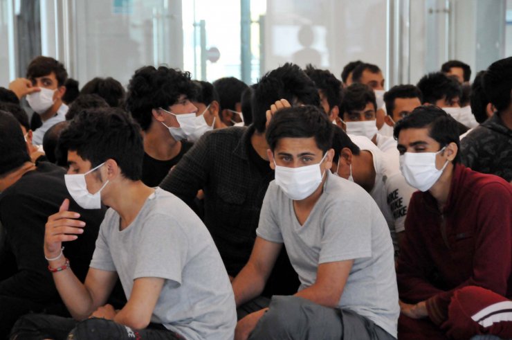 2 günde 592 Afgan göçmen sınır dışı edildi