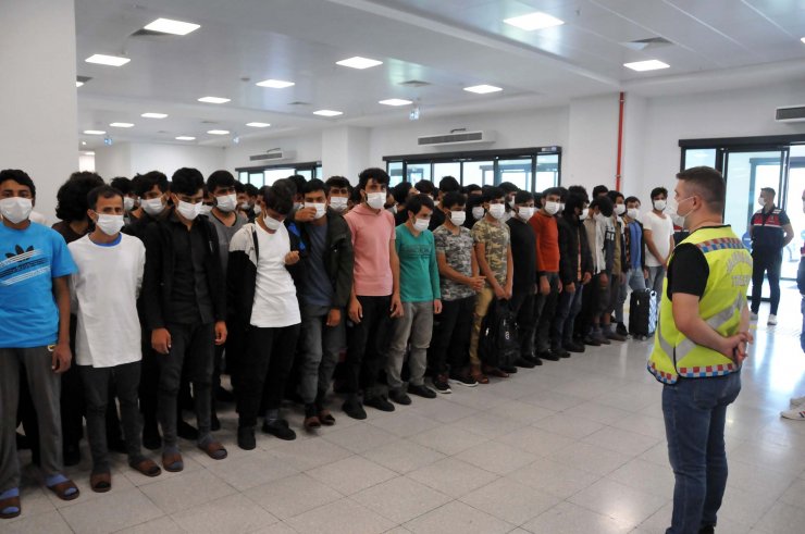 2 günde 592 Afgan göçmen sınır dışı edildi