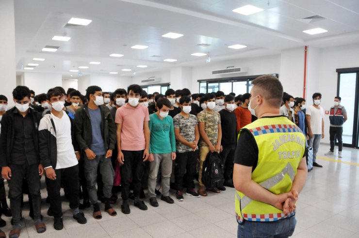 2 günde 592 Afgan göçmen sınır dışı edildi