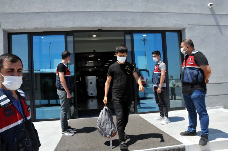 2 günde 592 Afgan göçmen sınır dışı edildi