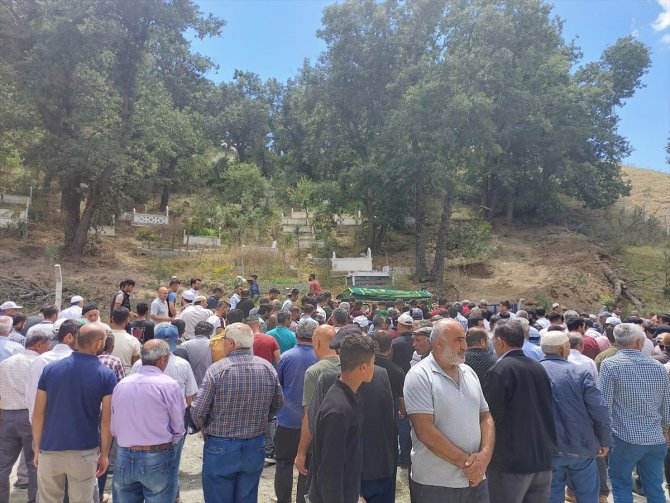 Amcasının oğlu tarafından öldürülen kişinin cenazesi defnedildi