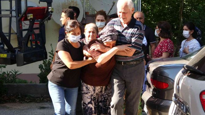 Apartmanda korkutan yangın, mahsur kalan 3 kişi kurtarıldı