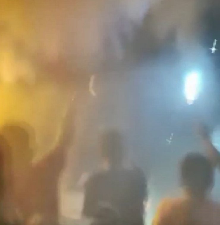 Asker uğurlamasında elinde meşale patlayınca yaralandı