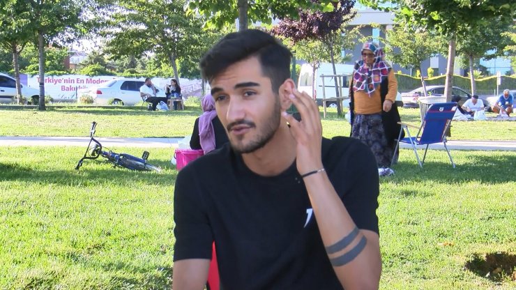 Asker uğurlamasında elinde meşale patlayınca yaralandı