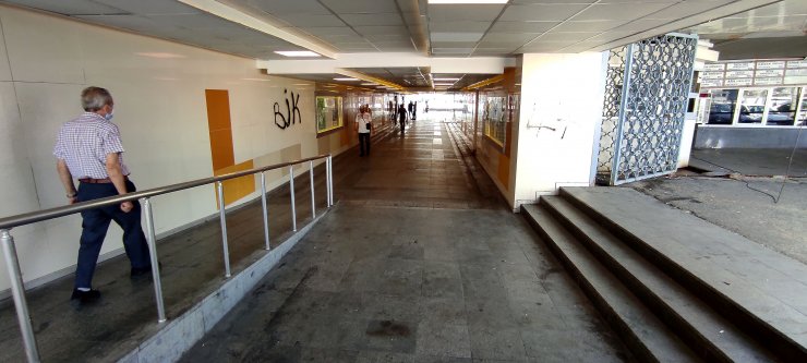 Aynı noktada yine dehşet; tuvalet görevlisini yaktı uyumaya gitti