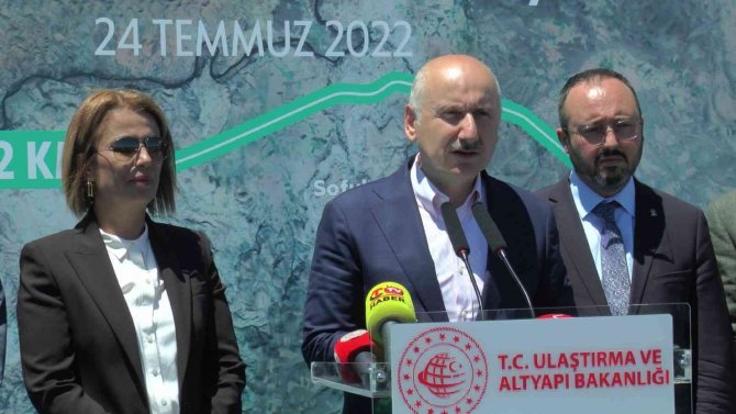 Bakan Karaismailoğlu: "Yaptığımız projeler vizyonsuzlara tokat gibi cevabımızdır"