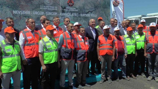 Bakan Karaismailoğlu: "Yaptığımız projeler vizyonsuzlara tokat gibi cevabımızdır"