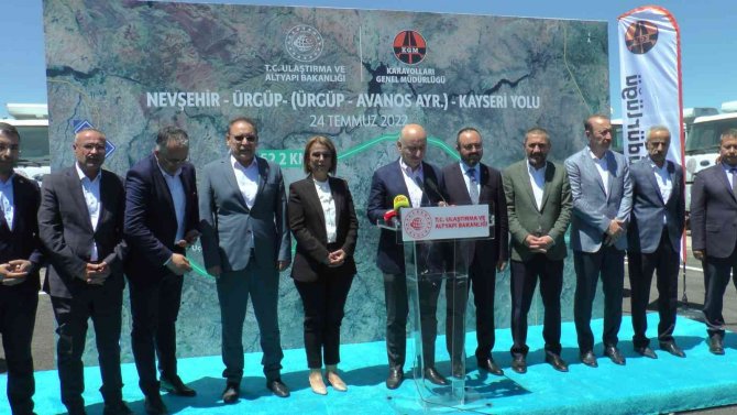 Bakan Karaismailoğlu: "Yaptığımız projeler vizyonsuzlara tokat gibi cevabımızdır"