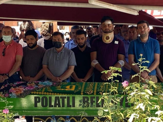 Başkentteki trafik kazasında hayatını kaybeden anne ile kızı toprağa verildi