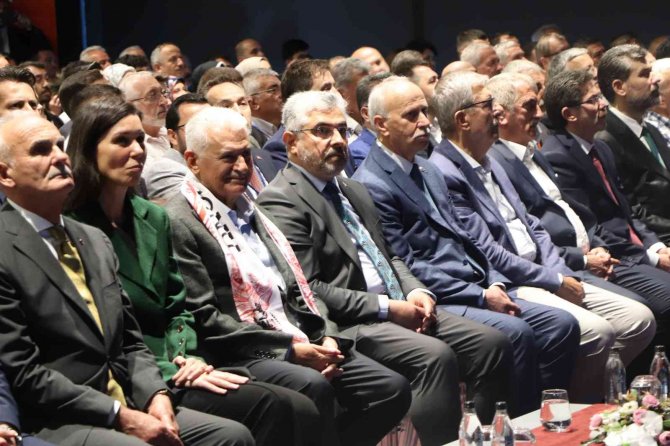 Binali Yıldırım: "Göçmenleri istismar konusu yapmak ve siyasi şekilde nemalanmak insanlık ayıbıdır"