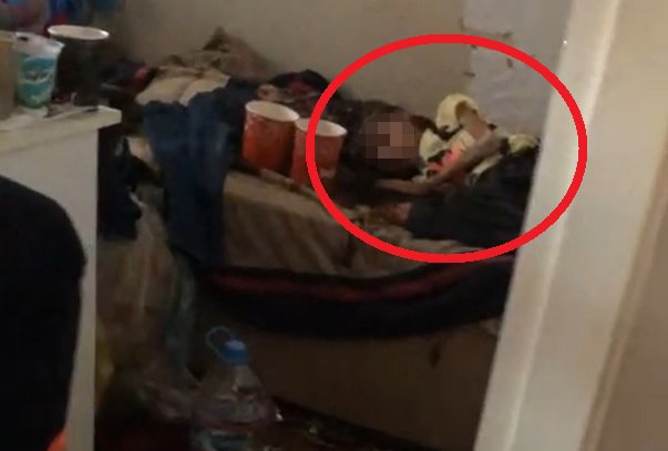 Boşaltılmak istenen çöp evde 1 yıldır odaya kilitli çocuk baygın bulundu