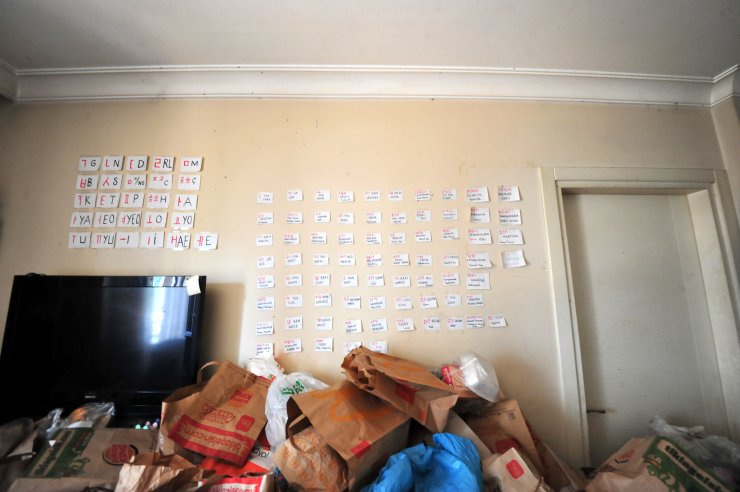 Boşaltılmak istenen çöp evde 1 yıldır odaya kilitli çocuk baygın bulundu