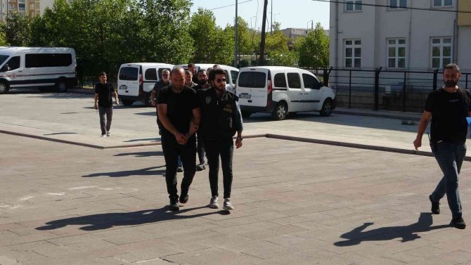 Çete kurup polis kılığına girdi, ağabeyini yaralayıp gasp etti