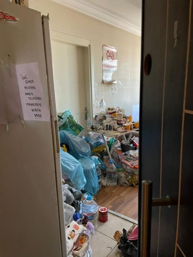 Çocuğu 1 yıldır çöp dolu odada kilitli tutmuşlar! Bunu yapanlar insan olamaz