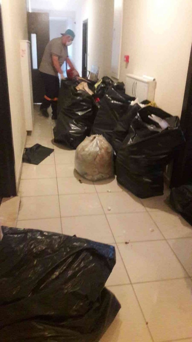 Çocuğu 1 yıldır çöp dolu odada kilitli tutmuşlar! Bunu yapanlar insan olamaz