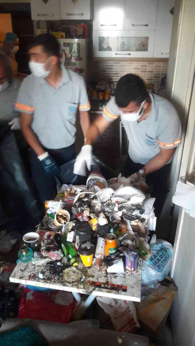 Çocuğu 1 yıldır çöp dolu odada kilitli tutmuşlar! Bunu yapanlar insan olamaz