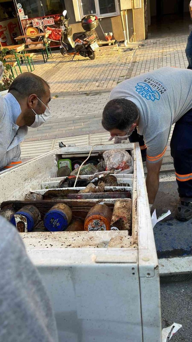 Çocuğu 1 yıldır çöp dolu odada kilitli tutmuşlar! Bunu yapanlar insan olamaz