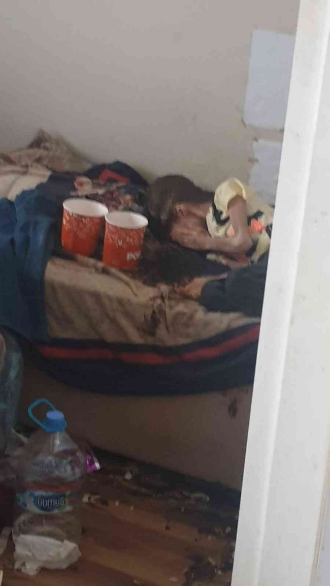 Çocuğu 1 yıldır çöp dolu odada kilitli tutmuşlar! Bunu yapanlar insan olamaz