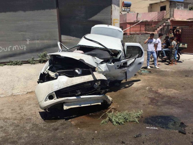 Direksiyon hakimiyetini kaybeden sürücü duvara çarptı! 1 ölü, 1 yaralı