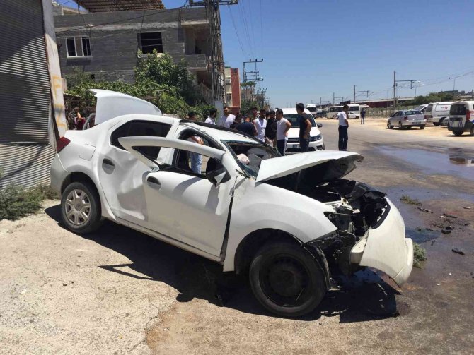 Direksiyon hakimiyetini kaybeden sürücü duvara çarptı! 1 ölü, 1 yaralı