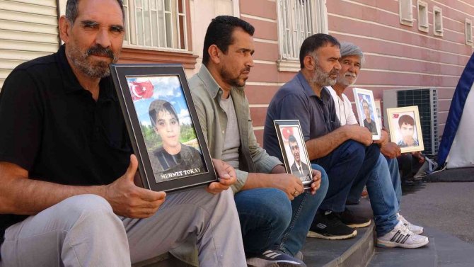 Evlat nöbetindeki anne Aysel Artık: “Çocuklarımız ölmeden bize versinler”