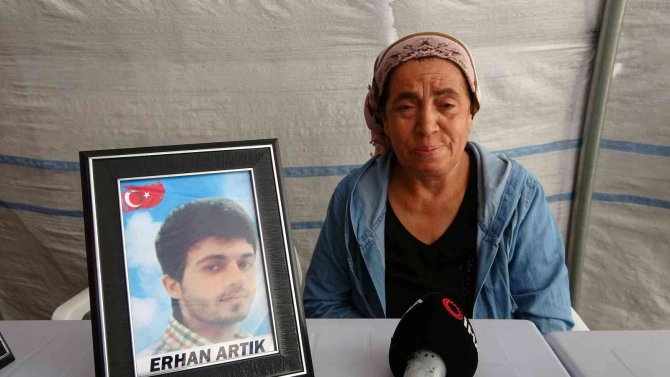 Evlat nöbetindeki anne Aysel Artık: “Çocuklarımız ölmeden bize versinler”