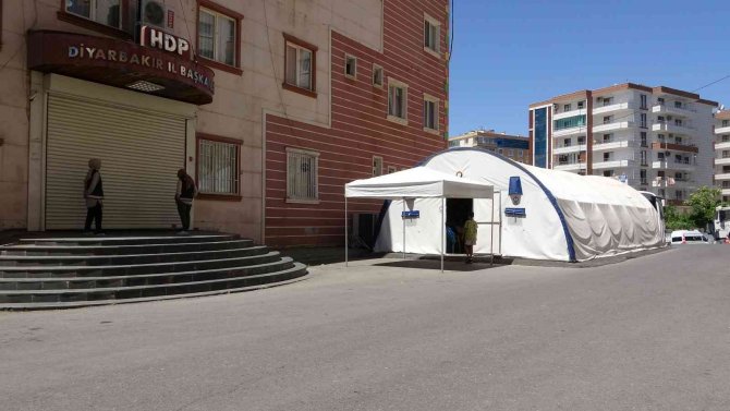 Evlat nöbetindeki anne Aysel Artık: “Çocuklarımız ölmeden bize versinler”