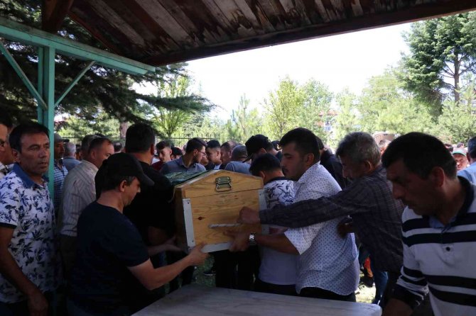 İçme suyundan zehirlenen vatandaş son yolcuğuna uğurlandı