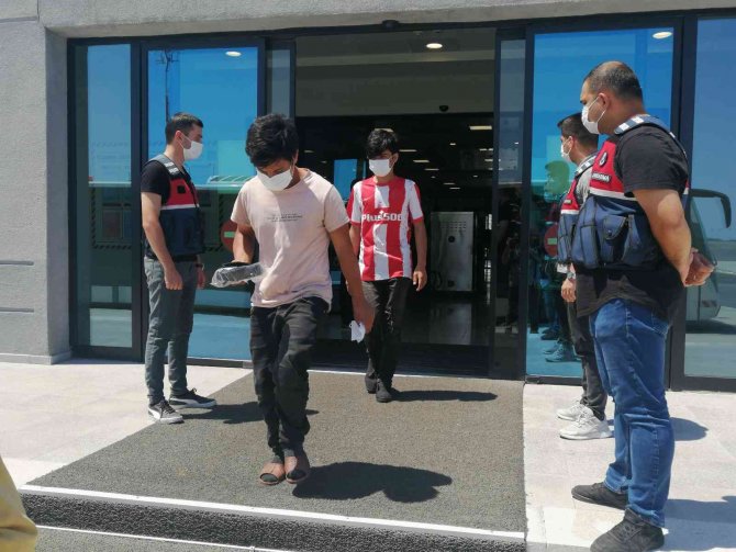 İki günde 592 düzensiz Afgan göçmen sınır dışı edildi