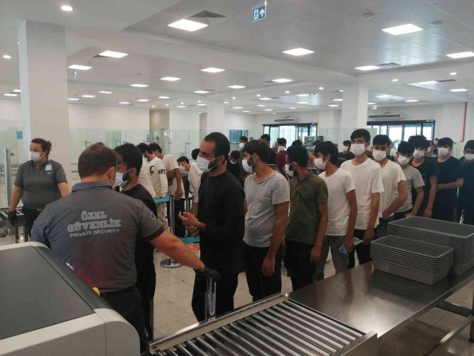 İki günde 592 düzensiz Afgan göçmen sınır dışı edildi