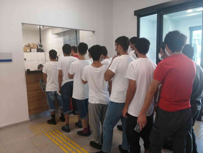 İki günde 592 düzensiz Afgan göçmen sınır dışı edildi