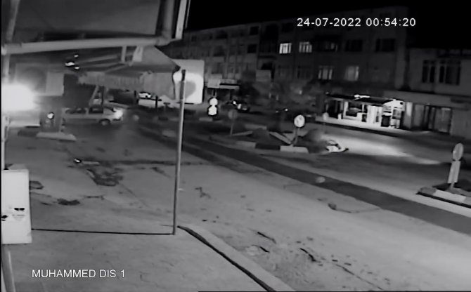 Islak yol kazalara sebep oldu