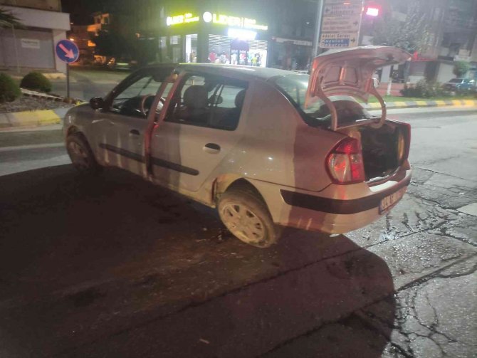 Islak yol kazalara sebep oldu