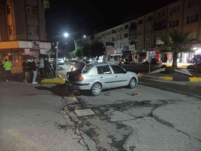 Islak yol kazalara sebep oldu