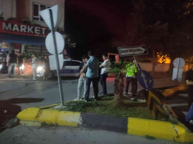 Islak yol kazalara sebep oldu