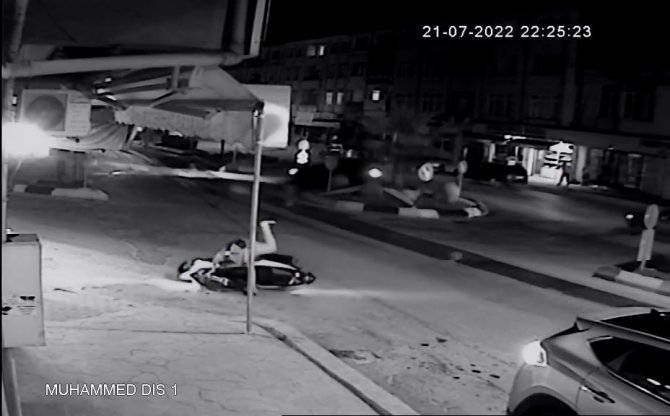 Islak yol kazalara sebep oldu