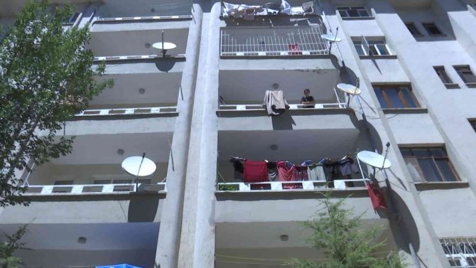 Kabloları çalmak isteyen hırsız yanlış kabloyu kesince 40 dairenin elektronik cihazı yandı