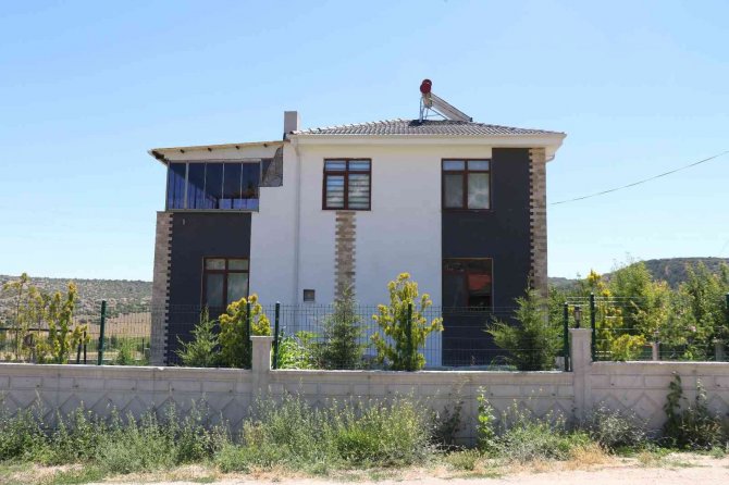 Karısını öldürüp aynı tabancayla intihar etti