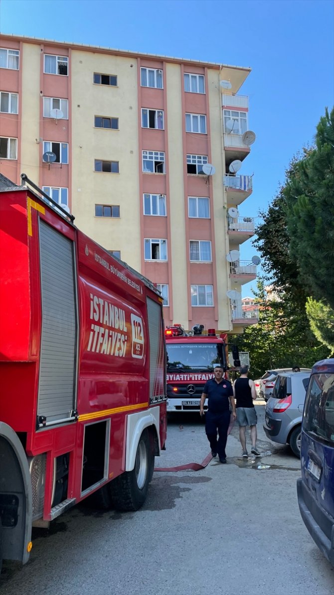 Kartal'da 7 katlı binada çıkan yangın söndürüldü