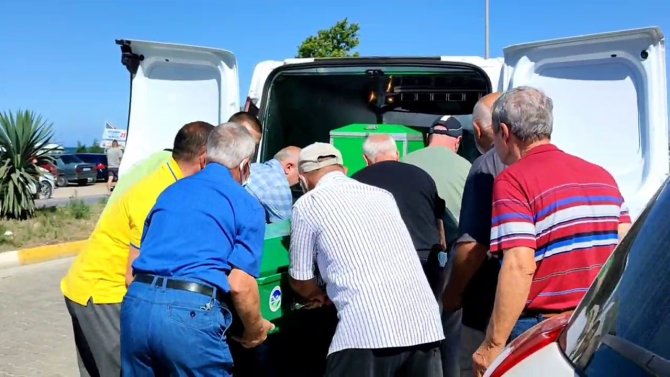 Kendisinden haber alınamayan yaşlı adam evinin banyosunda ölü bulundu