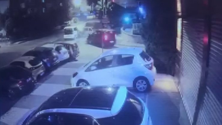 Maltepe'de 6 aracın hasar gördüğü kaza kamerada 