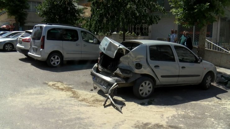 Maltepe'de 6 aracın hasar gördüğü kaza kamerada 