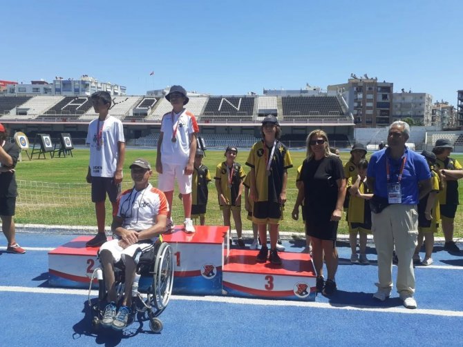 Minik okçular kıyasıya mücadele etti