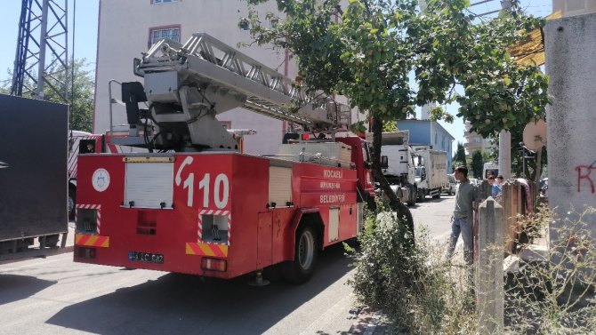 Ocakta unutulan yemek yangın çıkardı