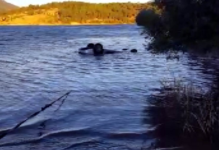 Otomobil baraj gölüne devrildi: Astsubay ve arkadaşı hayatını kaybetti