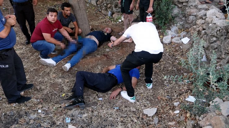 Pompalı tüfekle üvey oğlunu ve parkta oynayan çocuğu yaraladı