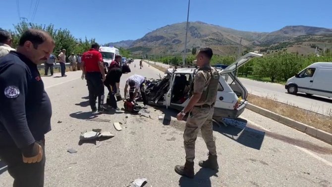 Tır ile çarpışan otomobildeki sürücü öldü