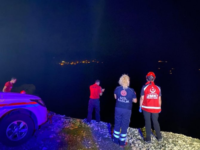 Yol kenarında uçuruma düşen genç UMKE ekiplerince kurtarıldı