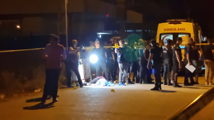 Adana'da iki grup sokak ortasında çatıştı: 2 ölü, 3 yaralı