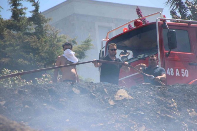 Ağaçlık alandaki yangın konteyner eve sıçradı